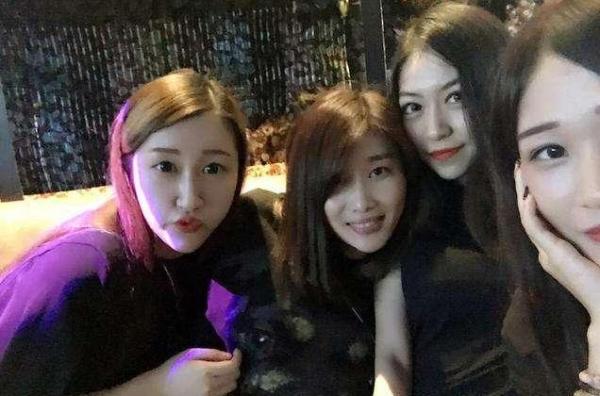 去酒吧找小妹，怎样区分出不出台？我来教你 第2张