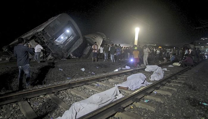 印度列车相撞已致288人遇难，政府刚宣布加大交通基建投入 第3张