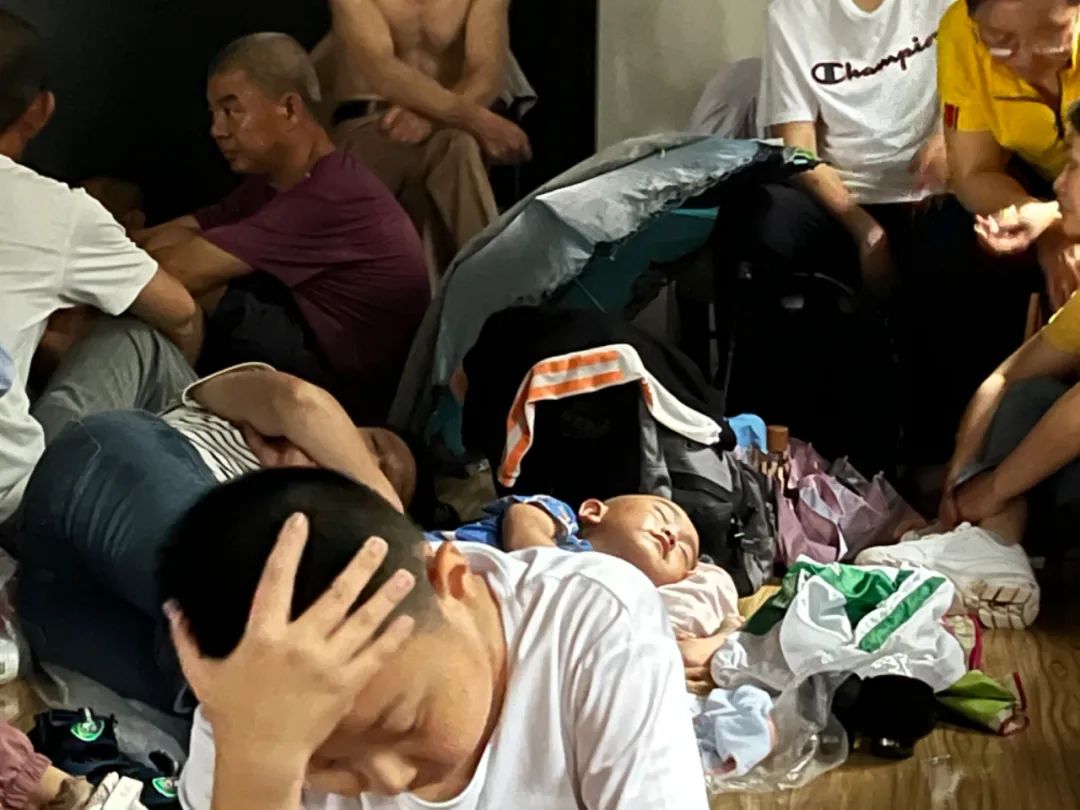 漫长的抵达：列车90小时惊险求生 第6张