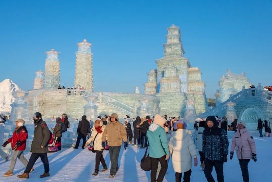 哈尔滨太火了！冰雪大世界门票卖光，洗浴中心挤满“南方宝宝”，省委副书记：要把握机遇 第3张