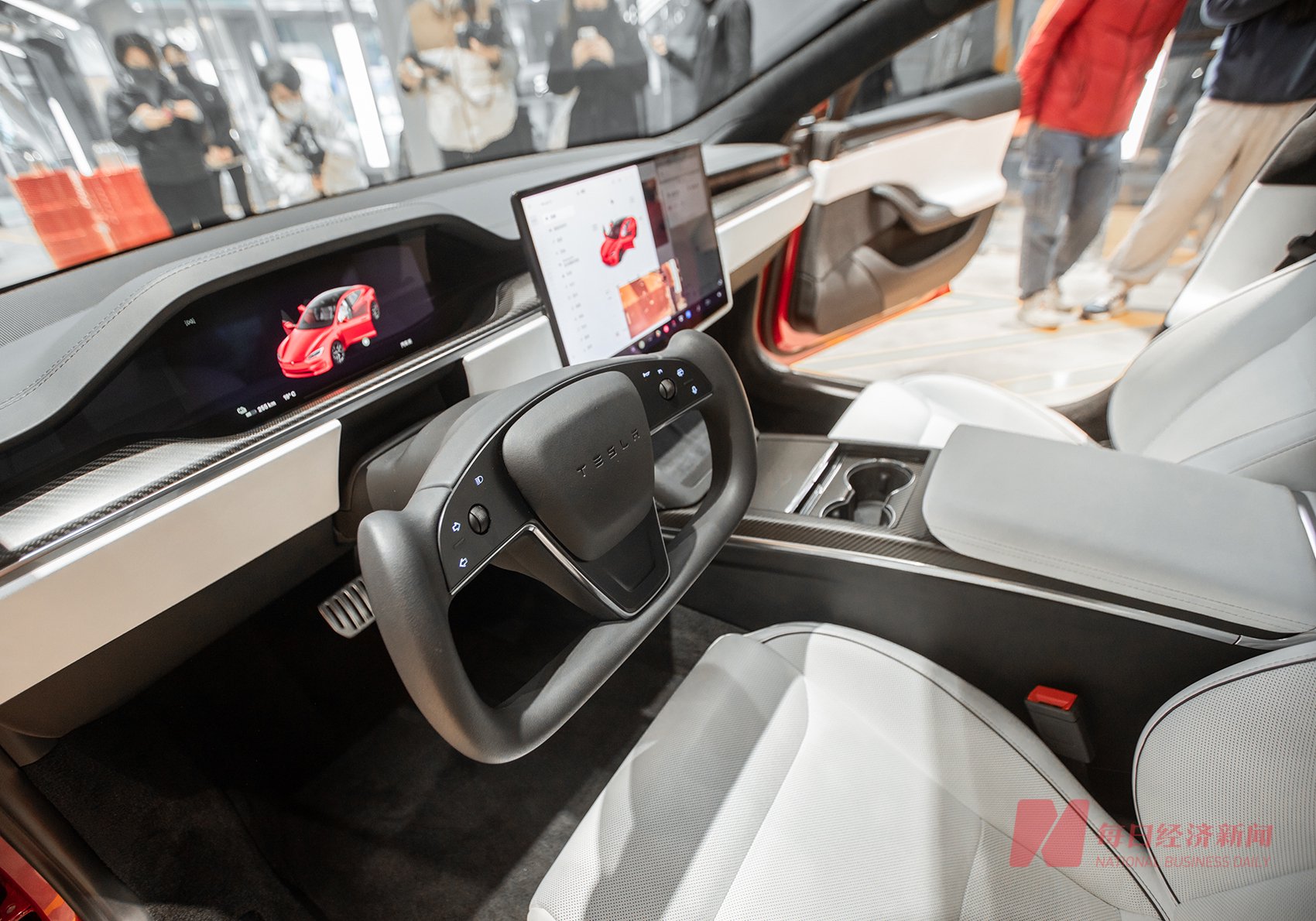 特斯拉大跌近13%！Q2净利润同比下降45%，马斯克狂“画饼”：Robotaxi10月发布，FSD有望年底入华 第3张