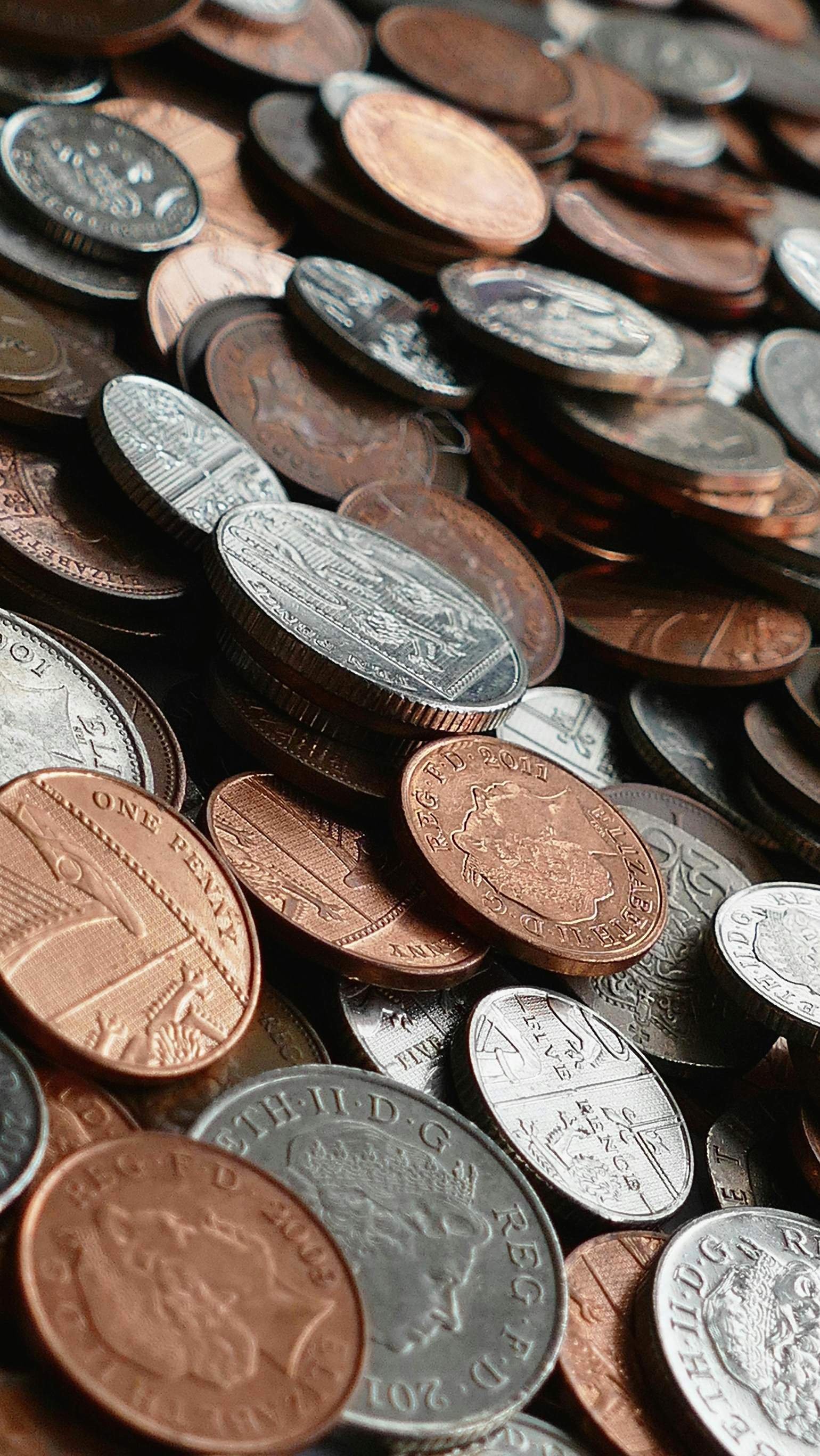 黄金贵金属行情分析有何动态？这些动态如何影响贵金属投资决策？