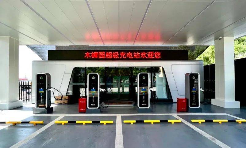 北京的公交站能停车，也能充电！ 第3张