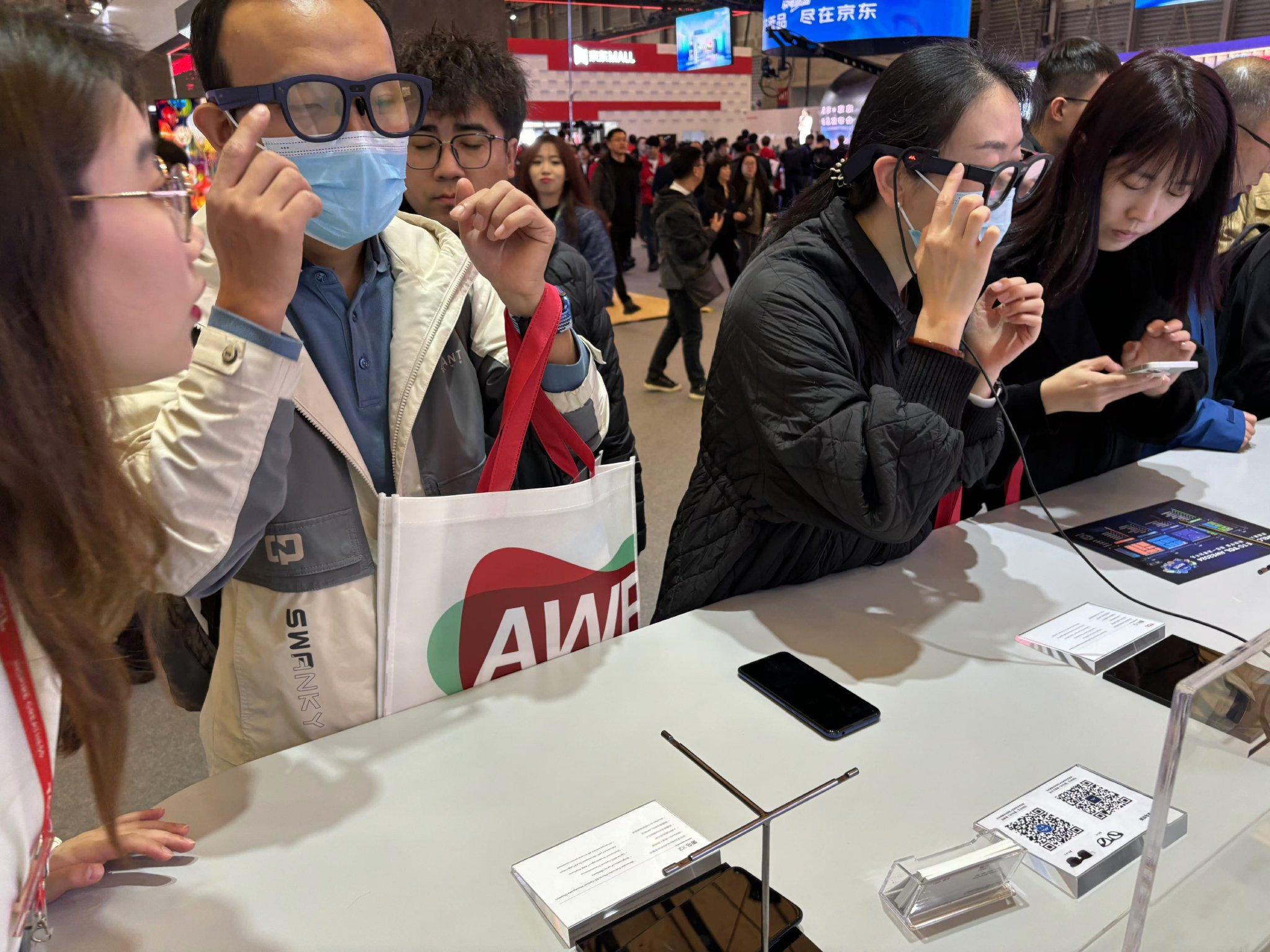 苹果Vision Pro销量不及预期，新一代产品预计2026年才推出
