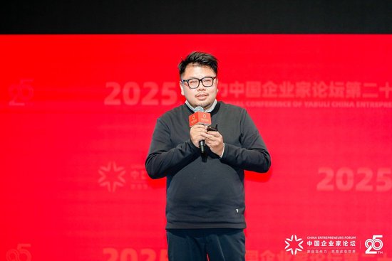 同为杭州六小龙，强脑科技创始人自曝很多员工屏保是梁文锋……